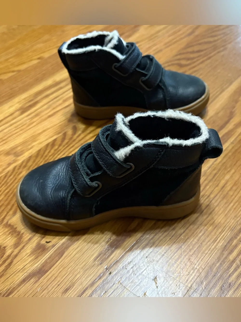 UGG Rennon II Black Leather Shearling High Top Shoes Toddler Size 9